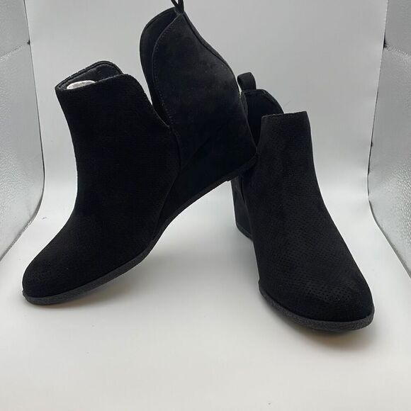 CUSHIONAIRE Women's Wedge Bootie - Soft Vegan SuedeโSIZE 8 BLACK - Picture 5 of 8